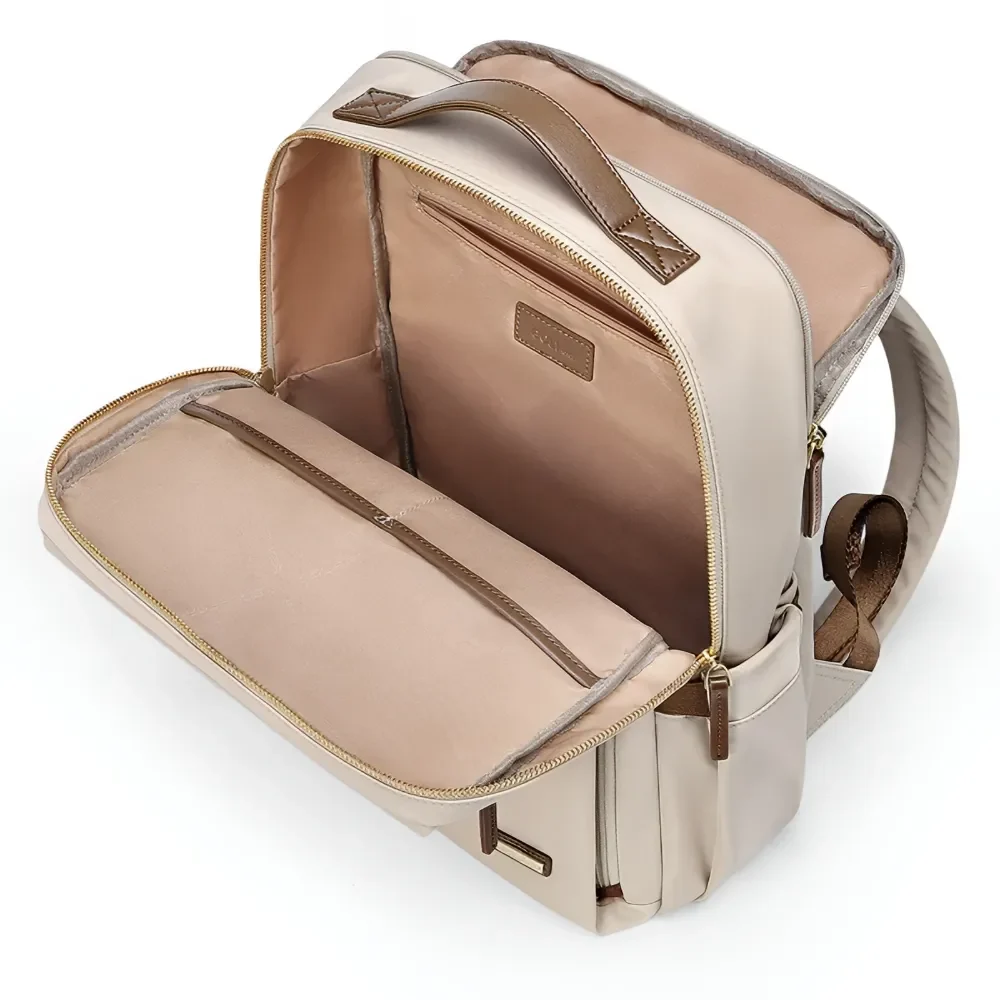 軽量でコンパクトな女性用ビジネスリュック、15.6インチ対応の内ポケットや仕切りが多く収納力に優れたベージュカラーのバッグ